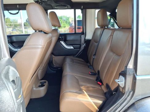 Used 2014 Jeep Wrangler Unlimited Sahara w/ Mopar Chrome Edition Group AWD/4WD image 5