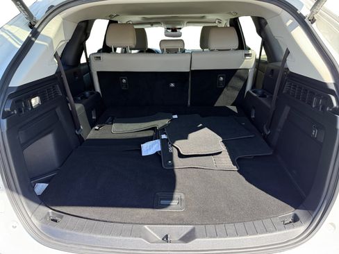 Certified 2024 MAZDA CX-90 Plug-In Hybrid w/ Preferred AWD/4WD image 17