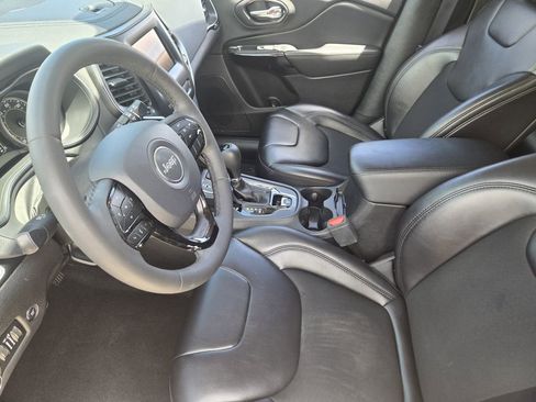 Used 2020 Jeep Cherokee Latitude Plus FWD image 17