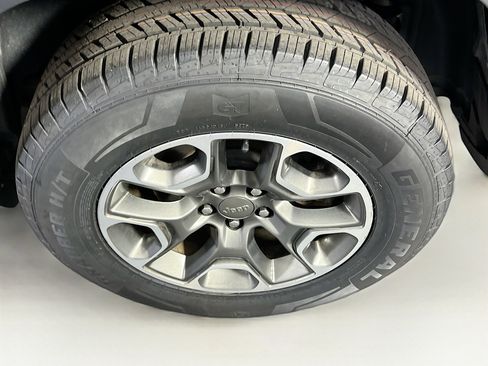 Used 2022 Jeep Cherokee Trailhawk AWD/4WD image 29