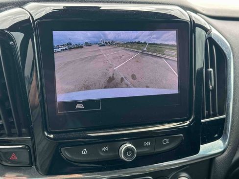Used 2022 Chevrolet Traverse LT FWD image 32