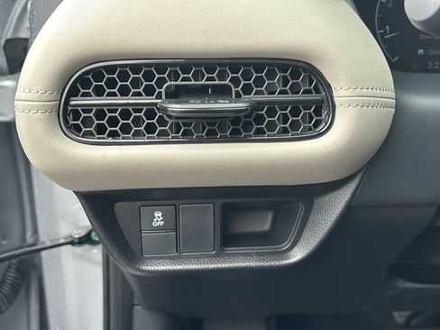 Used 2025 Honda HR-V LX image 15
