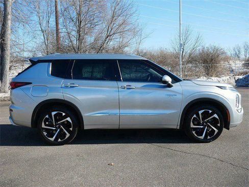 Used 2023 Mitsubishi Outlander SEL image 8