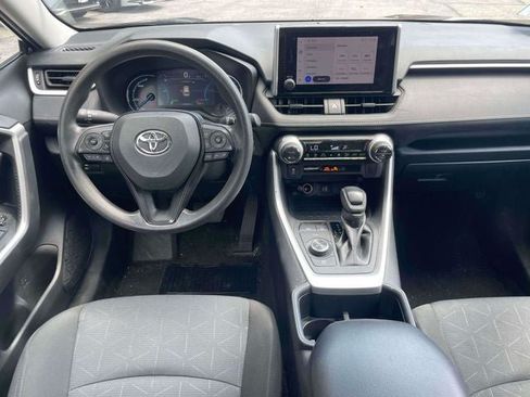 Used 2025 Toyota RAV4 XLE AWD/4WD image 15