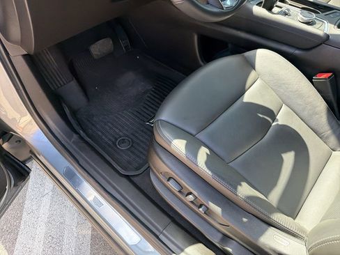 Used 2023 Cadillac XT6 Premium Luxury w/ Technology Package FWD image 23
