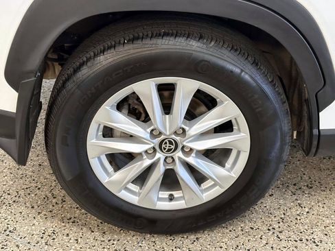 Used 2022 Toyota Corolla Cross LE w/ Moonroof Package AWD/4WD image 11