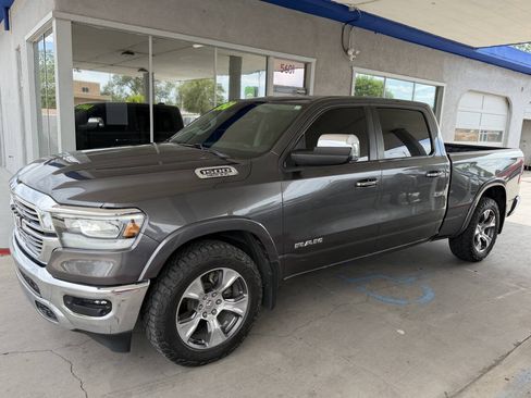 Used 2022 RAM 1500 Laramie AWD/4WD image 3