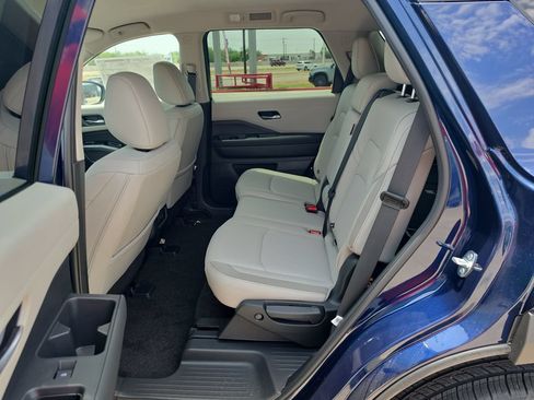 New 2026 Nissan Pathfinder SL FWD image 25