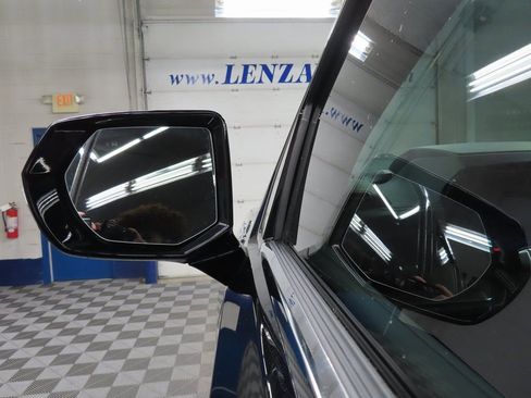 Used 2025 Chevrolet Suburban High Country image 58