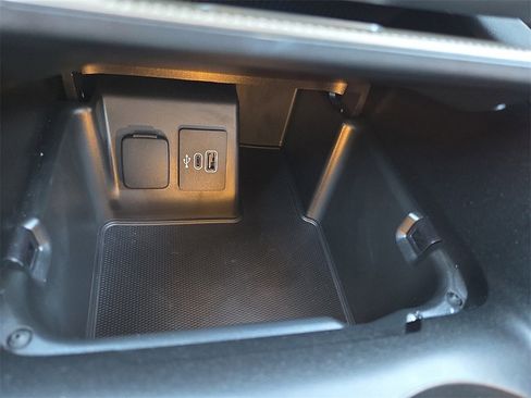 New 2025 Ford Explorer Active image 15