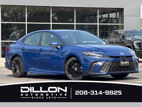 Used 2025 Toyota Camry SE FWD image 1