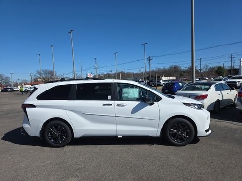 New 2026 Toyota Sienna XSE image 4