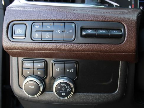 Used 2021 GMC Yukon Denali image 21