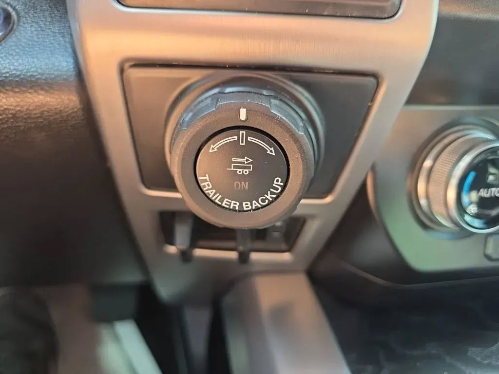 Used 2019 Ford F150 Platinum w/ Equipment Group 701A Luxury AWD/4WD image 32