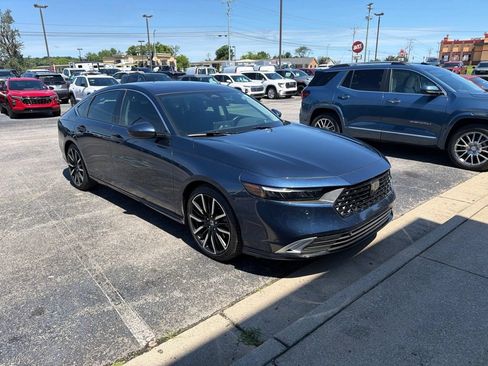 Used 2024 Honda Accord Touring image 3