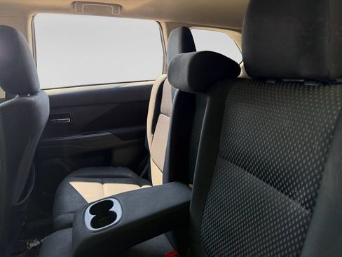 Used 2017 Mitsubishi Outlander SE FWD image 32
