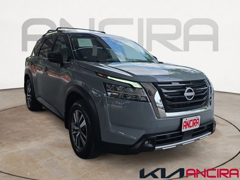 Used 2024 Nissan Pathfinder SL FWD image 1
