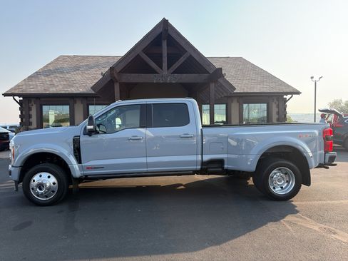 Used 2025 Ford F450 Platinum w/ FX4 Off-Road Package AWD/4WD image 12