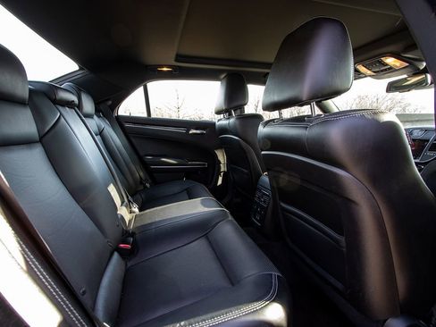 Used 2018 Chrysler 300 S w/ Safetytec Plus Group image 24