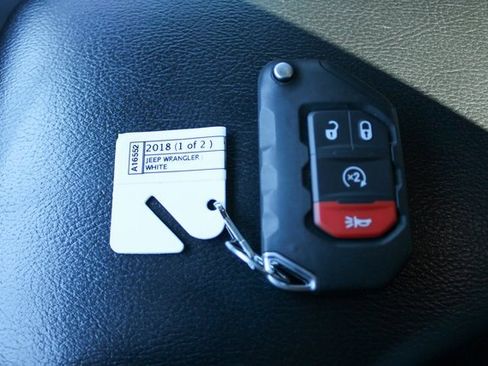 Used 2018 Jeep Wrangler Unlimited Sahara image 29