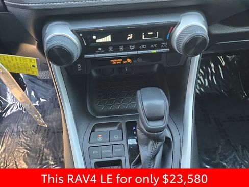 Used 2022 Toyota RAV4 LE image 28