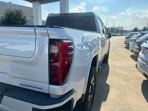 Used 2024 GMC Sierra 2500 Denali w/ Technology Package AWD/4WD image 4