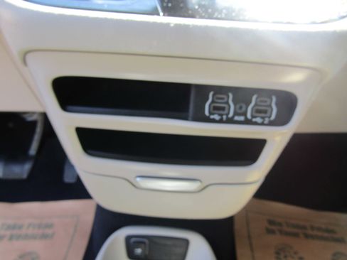 Used 2022 Chrysler Voyager LX image 17