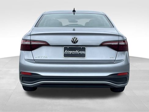 Used 2024 Volkswagen Jetta SE image 6