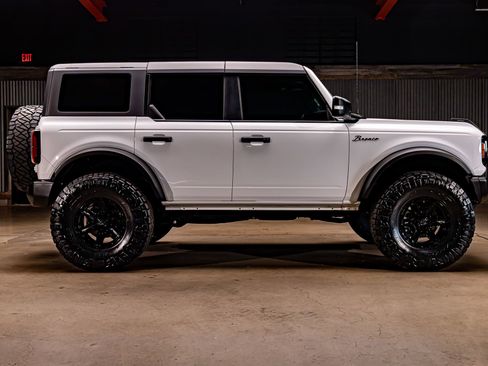 Used 2023 Ford Bronco Wildtrak image 11