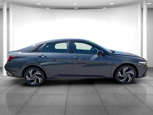 Certified 2025 Hyundai Elantra Sport FWD image 2