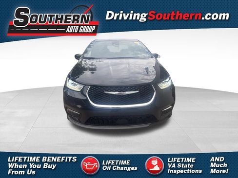 Used 2025 Chrysler Pacifica Select FWD image 1