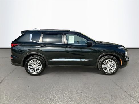 Used 2022 Mitsubishi Outlander ES image 8