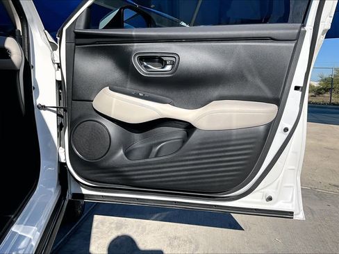 Used 2023 Honda HR-V LX image 23