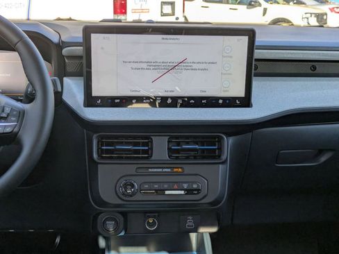 New 2025 Ford Maverick XLT w/ XLT Luxury Package image 13