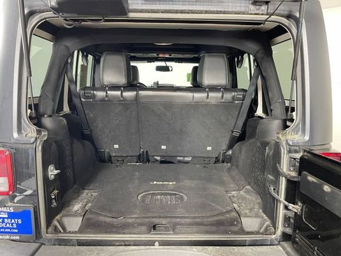 Used 2016 Jeep Wrangler Unlimited Rubicon w/ Connectivity Group AWD/4WD image 11