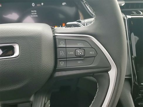 New 2025 Jeep Grand Cherokee Altitude image 29