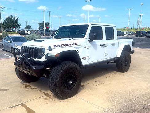 Used 2024 Jeep Gladiator Mojave AWD/4WD image 2