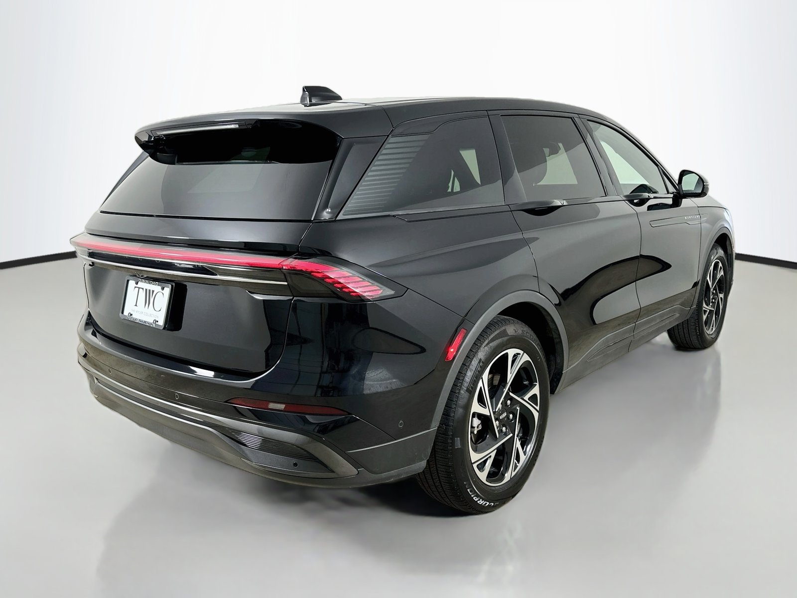 Used 2024 Lincoln Nautilus Premier w/ Equipment Group 102A AWD/4WD image 5