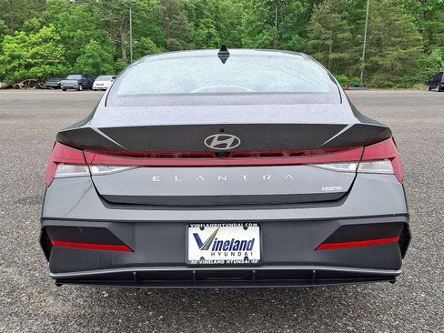 Used 2025 Hyundai Elantra Hybrid FWD image 28