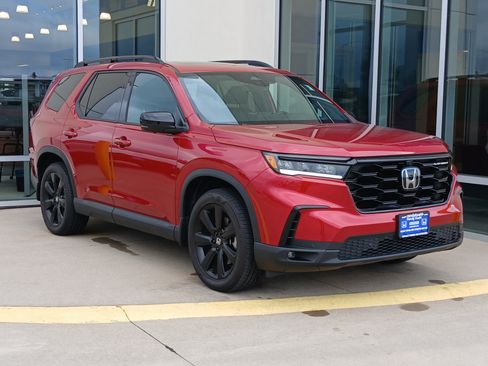 Used 2025 Honda Pilot Black Edition image 4