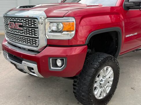 Used 2019 GMC Sierra 2500 Denali w/ Duramax Plus Package AWD/4WD image 2