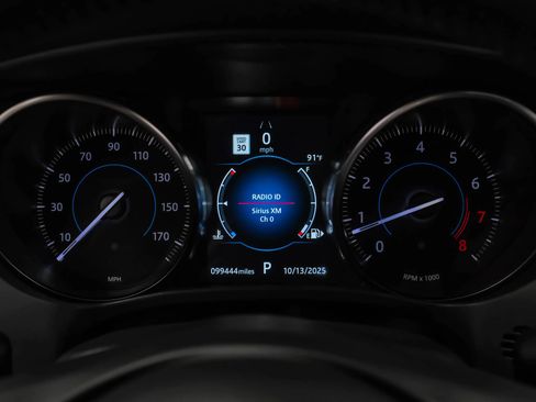 Used 2019 Jaguar F-PACE Premium image 16