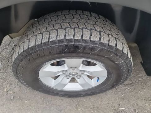 Used 2019 RAM 1500 Classic SLT AWD/4WD image 37