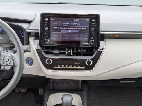 Used 2021 Toyota Corolla LE FWD image 16