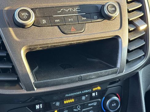 Used 2023 Ford Transit Connect XLT image 13