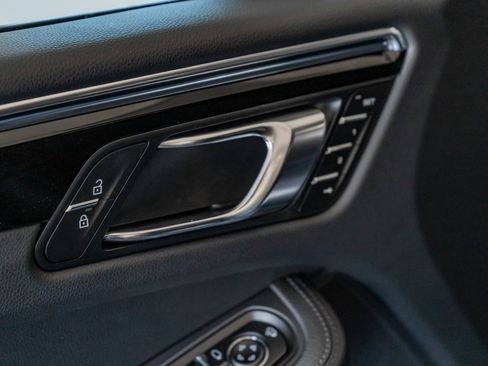 New 2025 Porsche Macan image 13