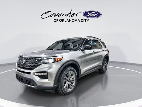Used 2023 Ford Explorer XLT w/ Equipment Group 202A AWD/4WD image 4
