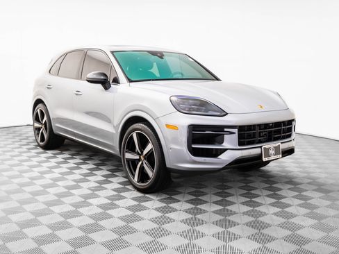 Certified 2024 Porsche Cayenne image 6