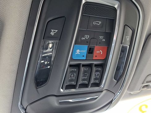 Used 2023 Jeep Grand Cherokee Limited w/ Luxury Tech Group II AWD/4WD image 29