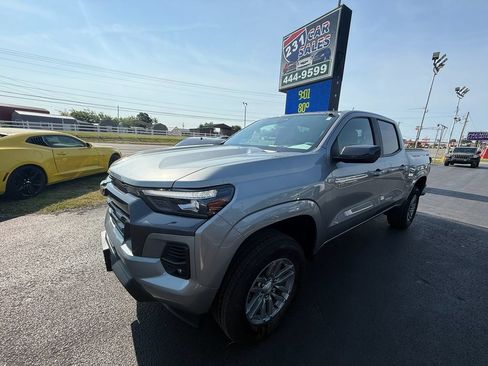 Used 2024 Chevrolet Colorado LT w/ LT Convenience Package III AWD/4WD image 3